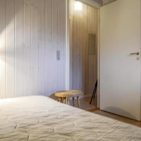 3 Bedroom Beach Front Home In Hejls