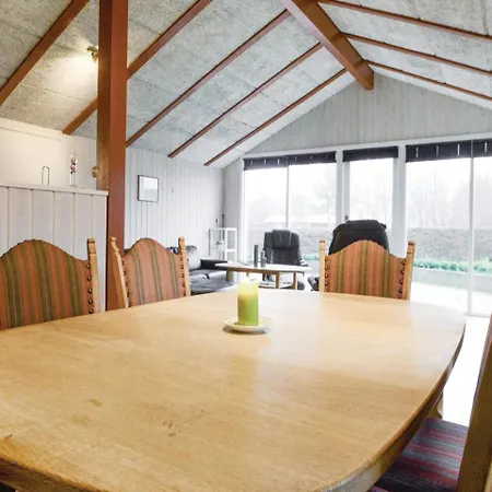 3 Bedroom Beach Front Home In Hejls Hejls