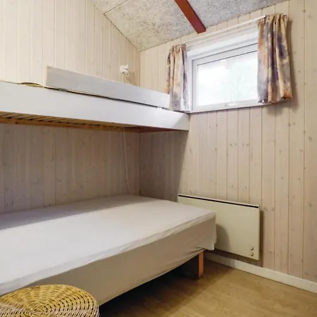 Dom wakacyjny Three-bedroom In