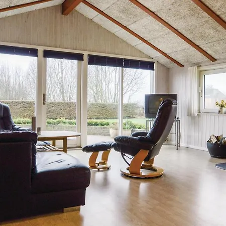 3 Bedroom Beach Front Home In Hejls *