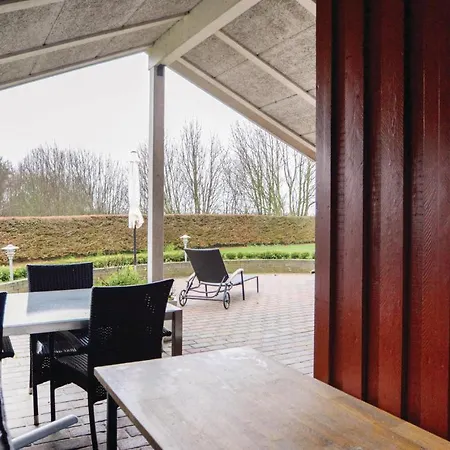 3 Bedroom Beach Front Home In Hejls