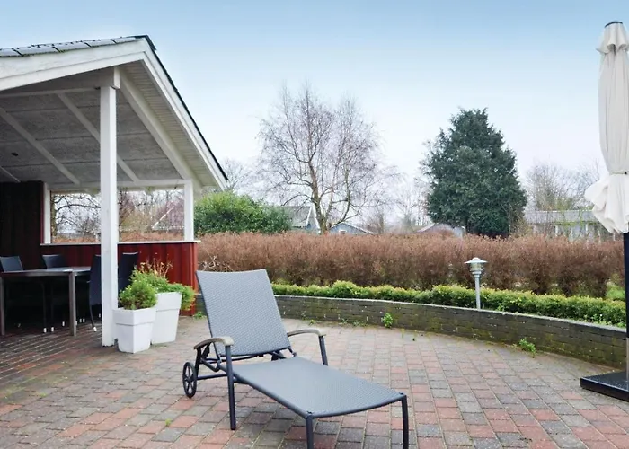 Hébergement de vacances Three-bedroom In *